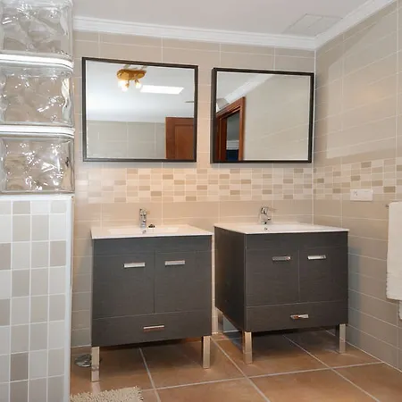 Limones 4 Bedrooms Villa *