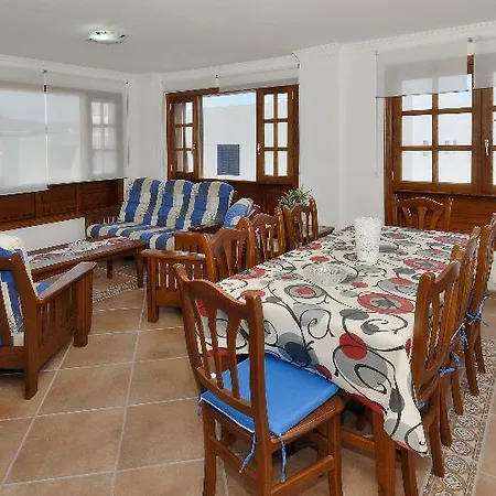 Limones 4 Bedrooms Villa *